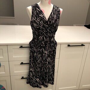 Nine West V Neck Sleeveless Midi Dress with Side Ruching Black White Gray Sz 8